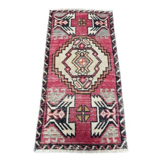 Turkish Yastik Rug 1'5" x 2'10" For Sale