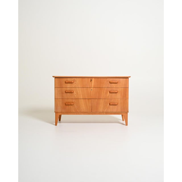 Brown Vintage Scandinavian Elm Chest of Drawers, 1940s For Sale - Image 8 of 8
