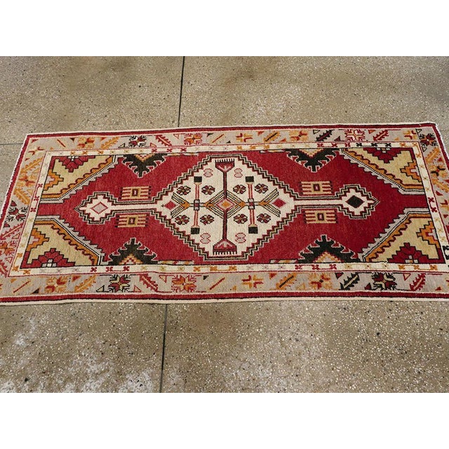 Mid 20th Century Galerie Shabab Collection Mid-20th Century Turkish Oushak Throw Rug For Sale - Image 5 of 7