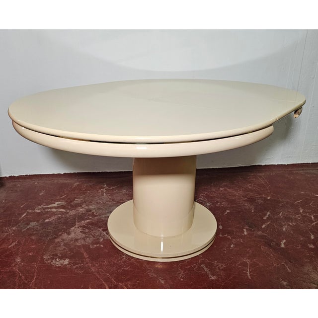 Beige Vintage Italian Extendable Round Table in Beige Lacquer, 1970s For Sale - Image 8 of 10