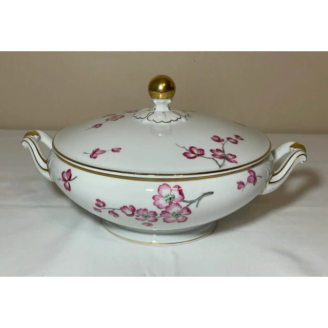 Heinrich & Co. 1940s H & Co. Heinrich Selb Bavaria Pink Floral Gilt Porcelain Covered Vegetable Serving Bowl For Sale - Image 4 of 10