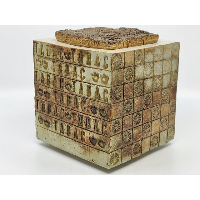 The tobacco pot, a true emblem of French culture, dates back several centuries and illustrates the refinement of the...