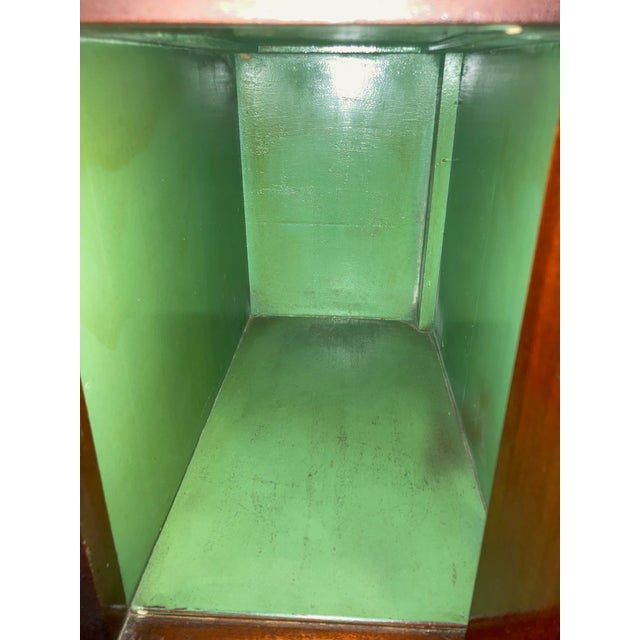 Brown Early 20th Century Hepplewhite-Style Mahogany Display Cabinet With Satinwood Inlay For Sale - Image 8 of 13
