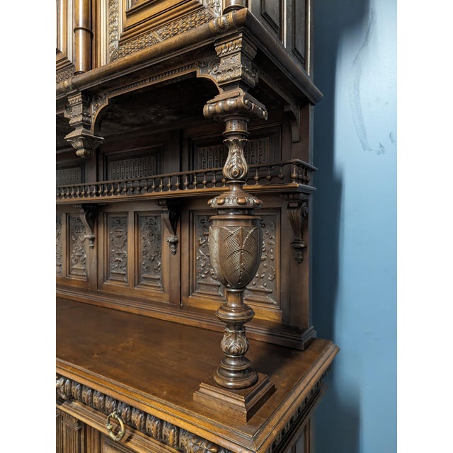 Renaissance Style Buffet in Walnut For Sale - Image 5 of 18