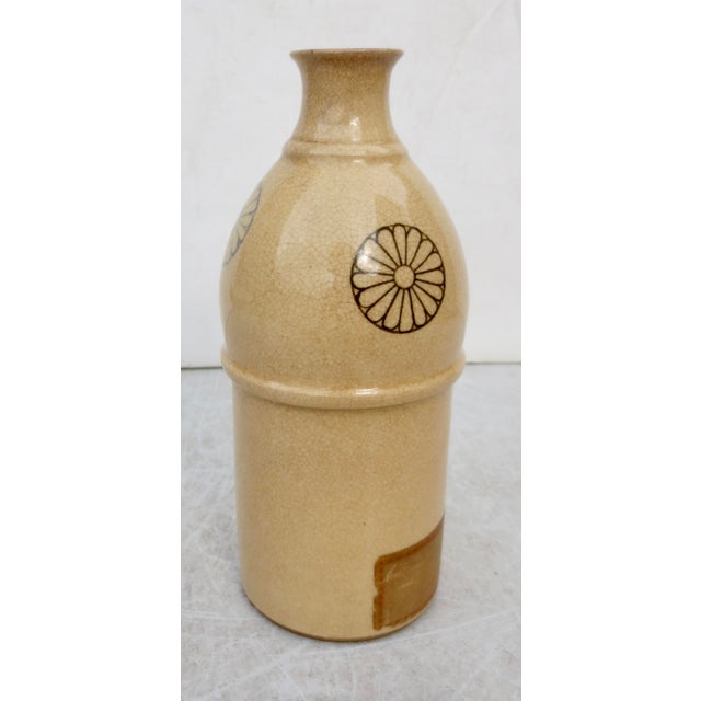 Mid 19th Century Taizan Ware Saki Bottle by Taizan Yohei Circa 1870s' Koyoto Japan For Sale - Image 5 of 5