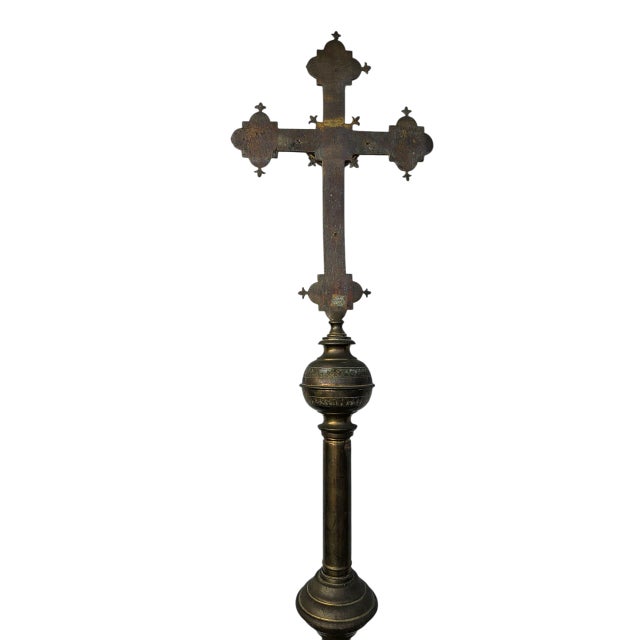 Classical Roman Antique Brass Church Processional Cross Jesus Catholicism For Sale - Image 3 of 11