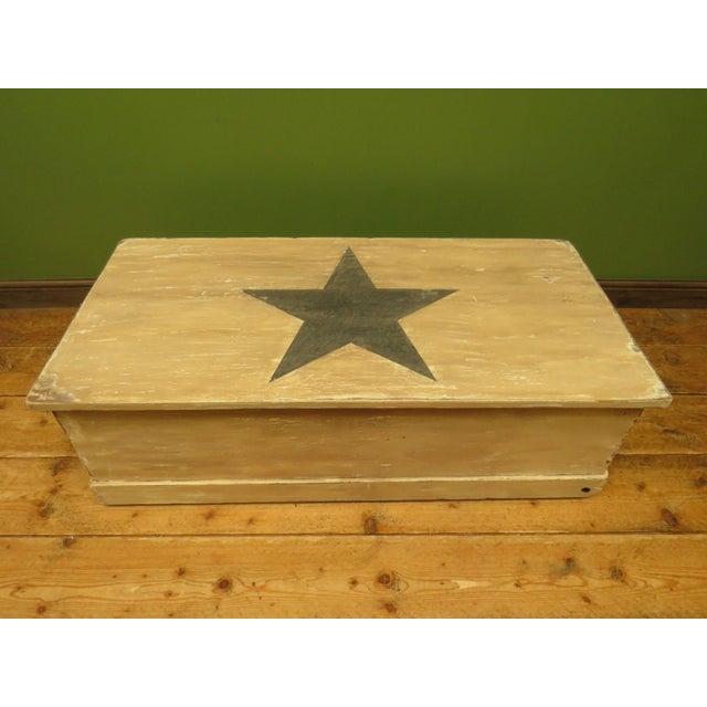 Folk Art Painted Blanket Box with Barn Star Design, 1890s For Sale - Image 6 of 18