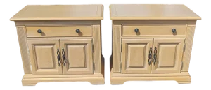 Bernhardt Vintage Neoclassical Style Pair of Nightstands