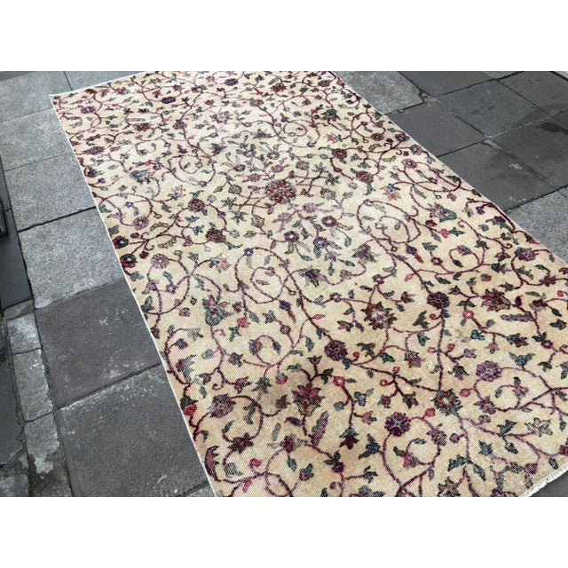 Art Deco 1960s Vintage Turkish Oushak Rug - 4′7″ × 8′4″ For Sale - Image 3 of 10