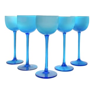 1960s Carlo Moretti Set of 5 Azure Blue & White Cased Wine Glasses For Sale