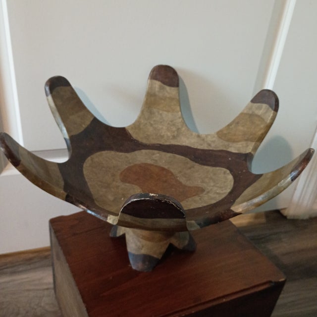 Brown Mid-Century Modern 19" Two-Tone Monkey Pod Wood Lotus Petal Pedestal Centerpiece For Sale - Image 8 of 17