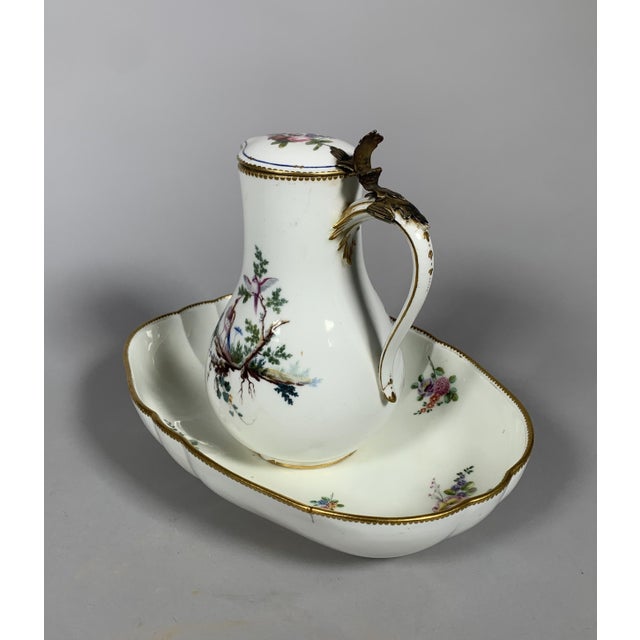 Covered Porcelain Water Jug ​​from Sèvres, 1757 For Sale - Image 4 of 15