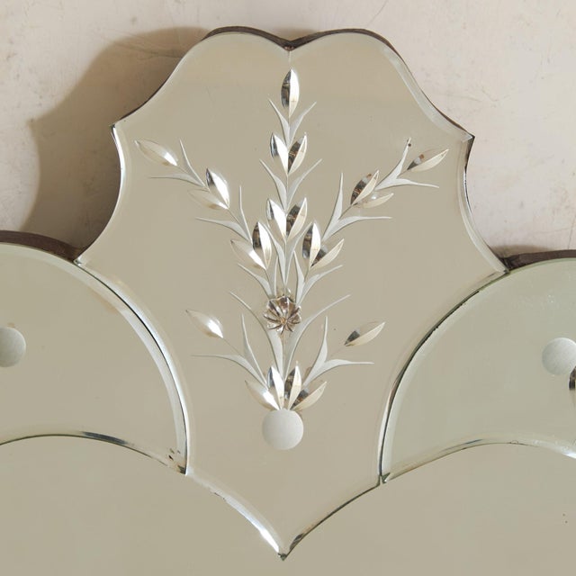 1930s Italian Art Deco Venetian Wall Mirror with Floral Motifs, 1930s For Sale - Image 5 of 7
