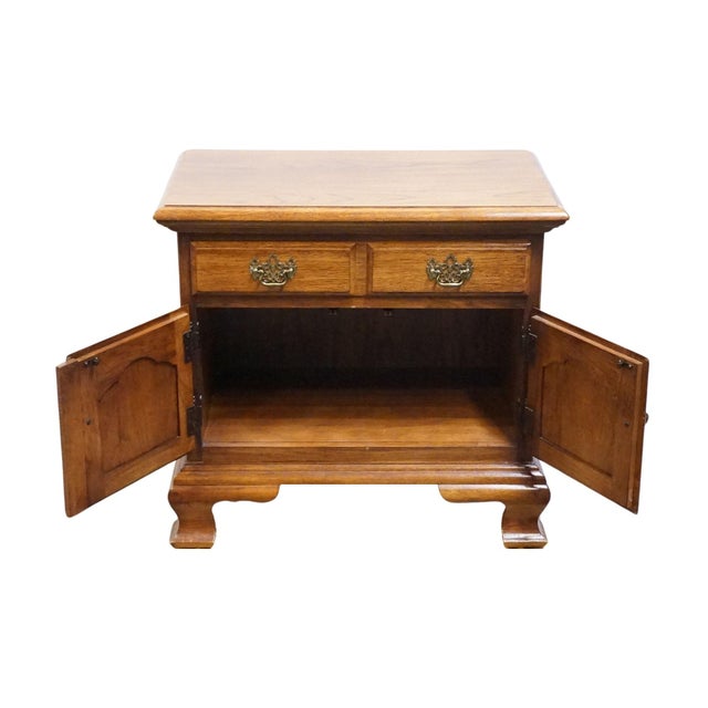Late 20th Century Thomasville Furniture Fisher Park Collection 29" Cabinet Nightstand 21611-820 For Sale - Image 5 of 16