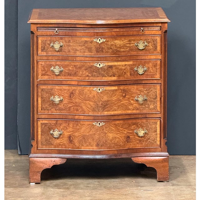 Early 20th Century English Bachelor's Small Chest or Bedside Cabinet of Burl Walnut For Sale - Image 5 of 14