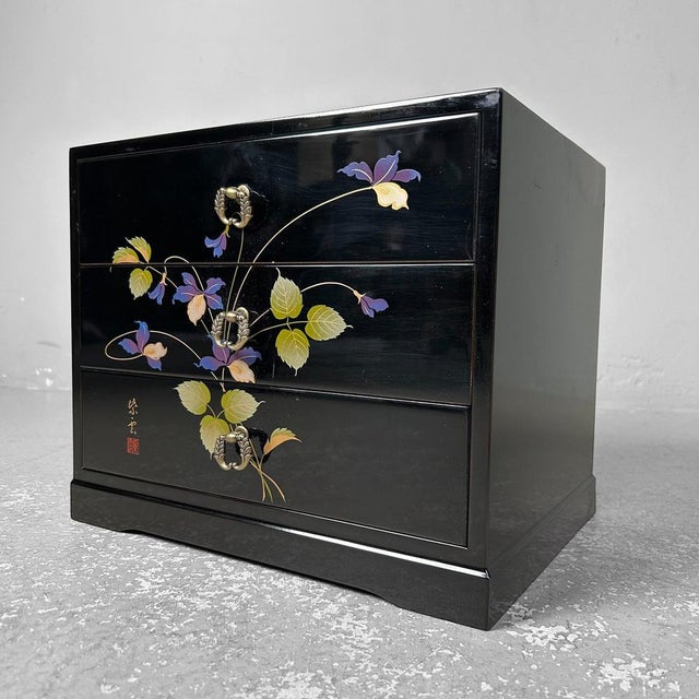 Lacquered Jewelry Drawer Cabinet with Floral Decoration, Japan, 1980s For Sale - Image 6 of 8
