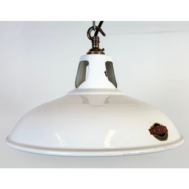 Industrial White Enamel Factory Pendant Lamp from Thorlux, 1960s For Sale - Image 6 of 17