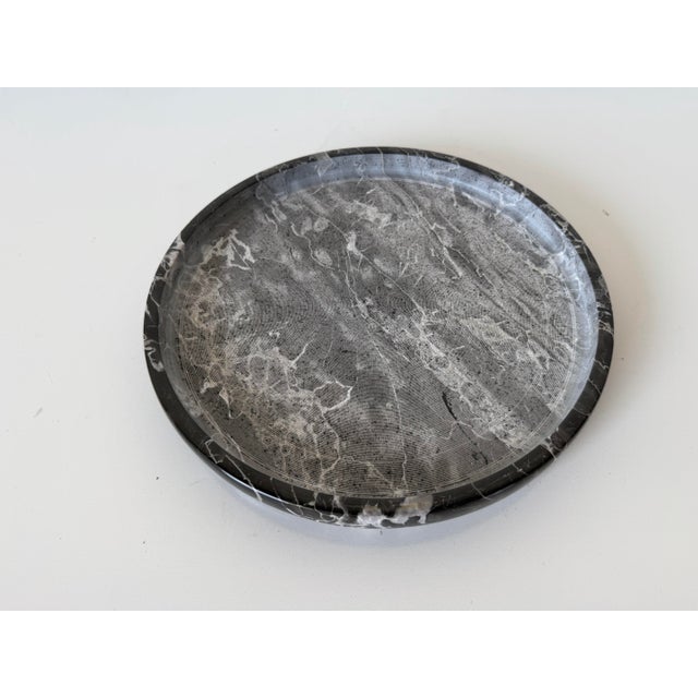 1980’s Vintage Carved Green Marble Abstract Sculpture on Black Marble Base, Unsigned For Sale - Image 11 of 12