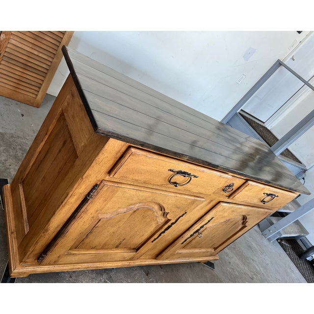 French Provincial 1990s Bausman & Company French Provincial Hand-Distressed Maple Buffet/Sideboard/Credenza For Sale - Image 3 of 12