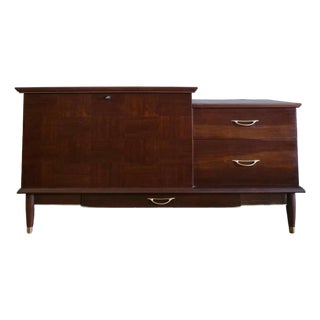 Vintage Cavalier Co. Mid-Century Cedar Chest For Sale