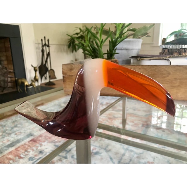 Mauve Vintage Lucite Toucan Sculpture by Abraham Palatnik – Mid-Century Modern Brazilian Art For Sale - Image 8 of 10