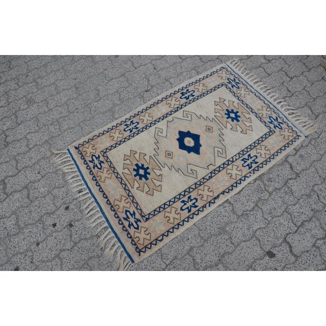 Turkish handmade handwoven vintage anatolian OUSHAK rug. We collect old Vintage rugs from Anatolia, which is the east part...