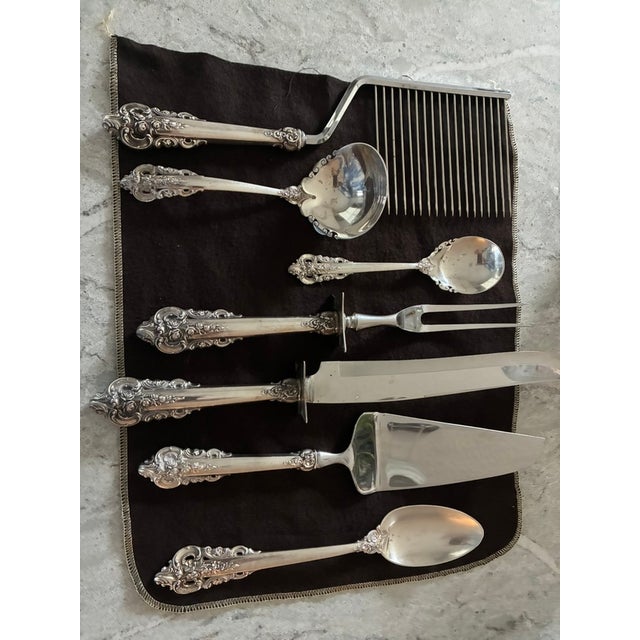 There are 8 serving pieces in this group. They include, cake breaker, pie cutter, ladle, sugar spoon, serving fork,...