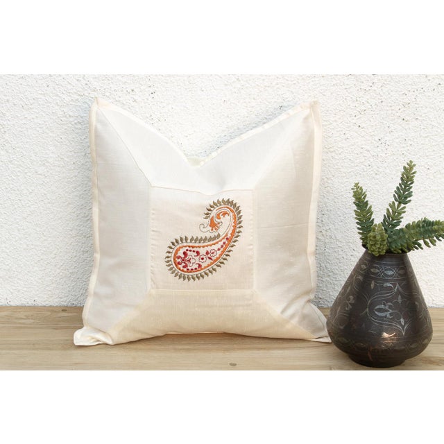 A refined decorative pillow cover from DE-COR's Contempo Paisley collection, crafted from a lustrous silk-blend fabric...