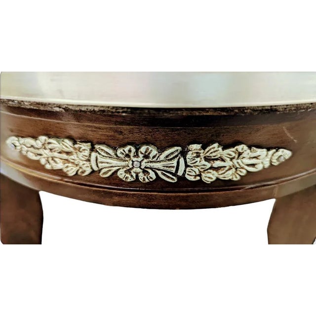 Vintage French Louis XVI-style Round Side Table With Beige Marble Top For Sale - Image 4 of 9