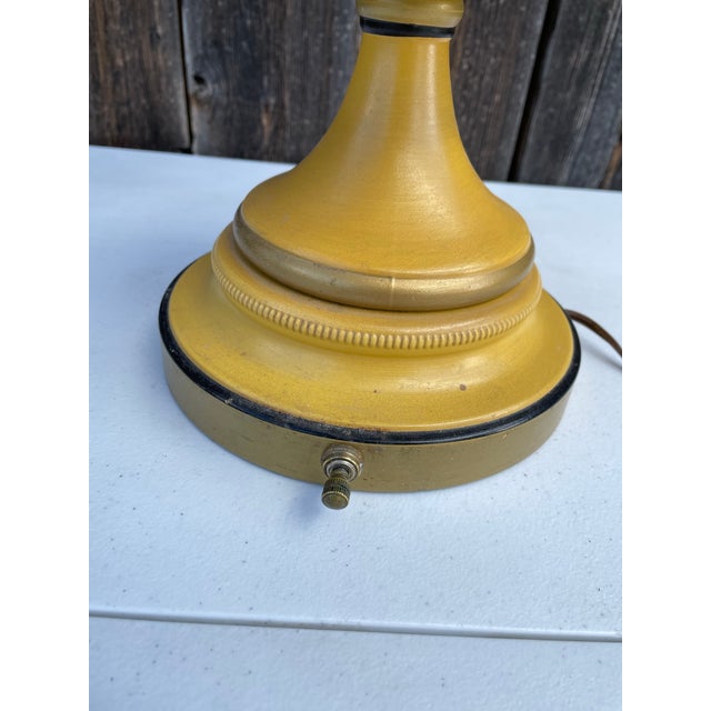 Vintage Mid Century Americana Mustard Table Lamp For Sale - Image 6 of 12