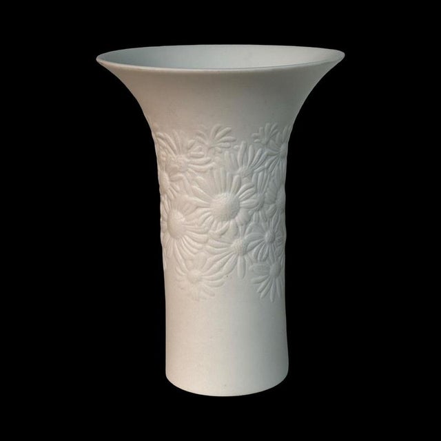 White Daisy Ceramic Vase by Rosemonde Nairac for Rosenthal Studio-Linie For Sale - Image 5 of 5