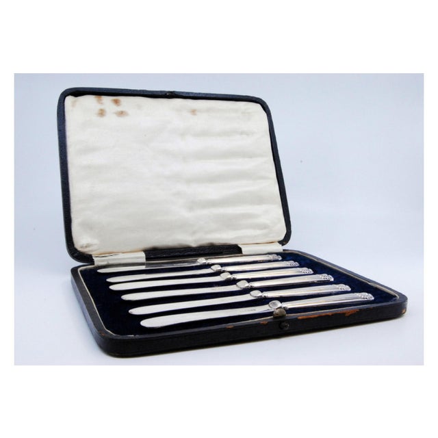Butter Knives with Beaded and Shell-Shaped Silver Handles, Set of 6 For Sale - Image 9 of 10