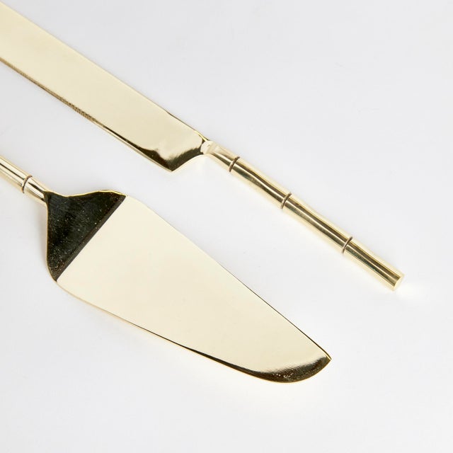 With a handforged quality and distinctive flattened handles, these dessert servers are transitional in style. With a sleek...