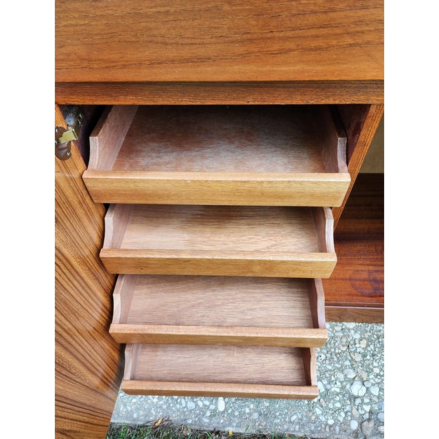 Brown 1960s Arne Wahl Iversen for Vinde Møbelfabrik Danish Modern Teak Vanity Desk Set | Made in Denmark | Floating Vanity With Hidden Mirror Dresser Set For Sale - Image 8 of 16