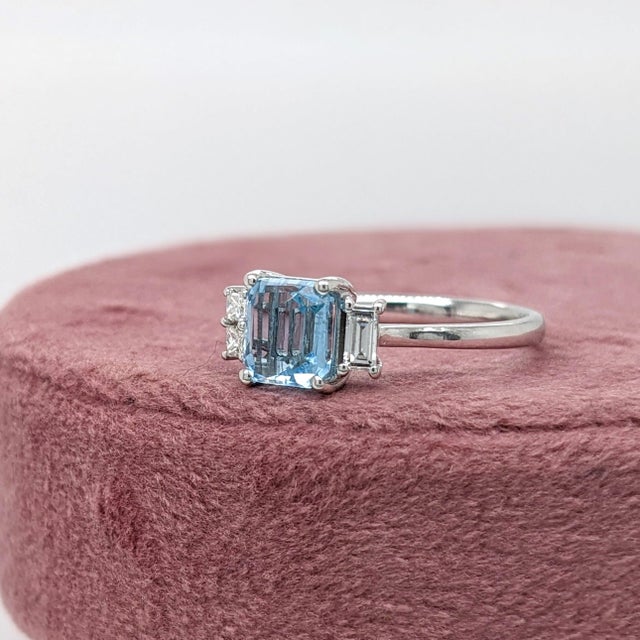 1ct Emerald Cut Aquamarine Ring With Diamond Accents: Solid 14k Gold, 6.5x5.5mm, Size 6.75 For Sale In Columbus - Image 6 of 10