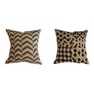 Graphic Kuba Shoowa Raffia Grass + Silk Pillows, Set of 2 (Congo), Hand-Sewn For Sale