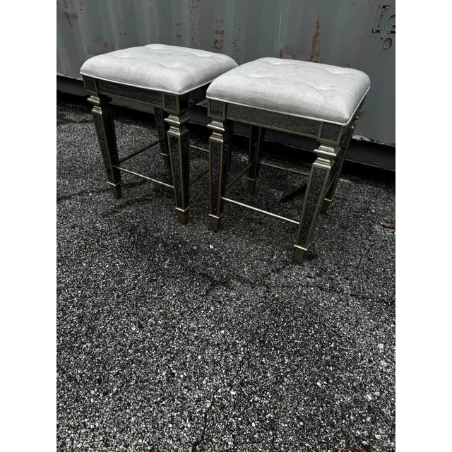 This ad is far a single mirrored vanity stool. The stool is nicely upholstered in linen fabric. The seat rail, lags and...