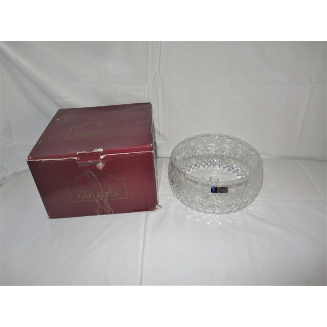 Traditional 1980s Crystal Clear Industries Cut Glass Engrave Flowers & Crosshatch Large Bowl For Sale - Image 3 of 7