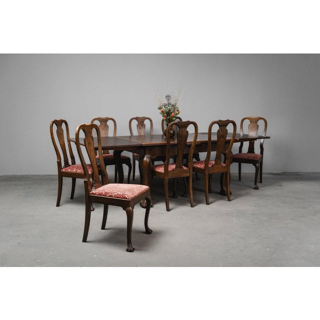 Item: Extendable dining table Period & Style: Early 20th century Features: - Elegant and practical piece of furniture with...