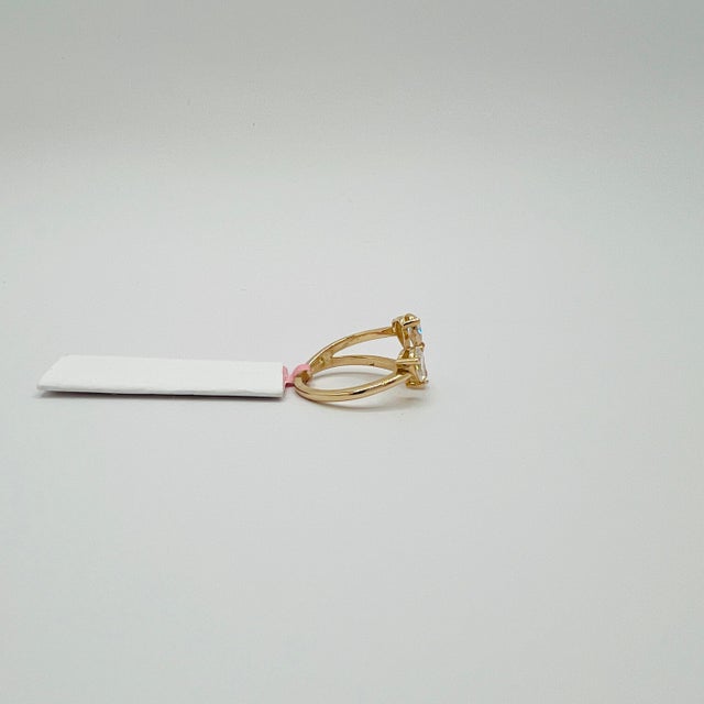 2020s Pear Shape Diamond Ring in 14k Yellow Gold, Size 6.5 For Sale - Image 5 of 7