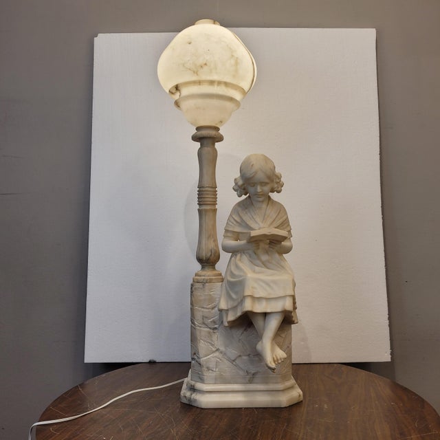 Early 20th Century Art Nouveau Girl Reading Table Lamp in Alabaster, Italy, 1920s For Sale - Image 4 of 18