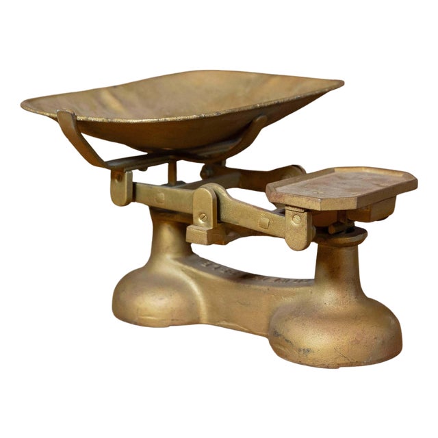 English Brass Scale with Deep Weighing Pan from the 20th Century For Sale
