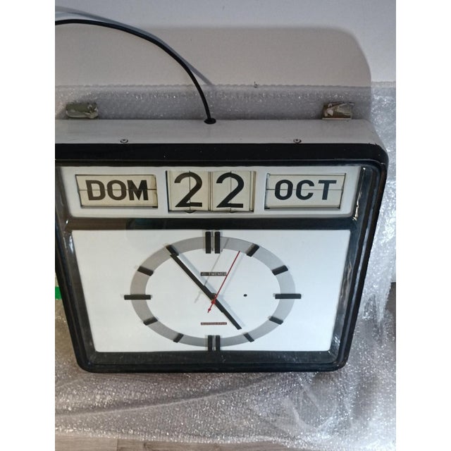 Exquisite and extremely rare Twemco Automatic clock, model Auto-20 with calendar. Taiwan, 1970s. Tai Wah Electrical Mfg....