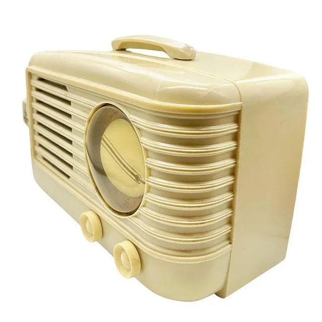 Art Deco Mid-Century 1949 Carrara Ivory Emerson Model 581 Plaskon Vacuum Tube Am Radio For Sale - Image 3 of 9