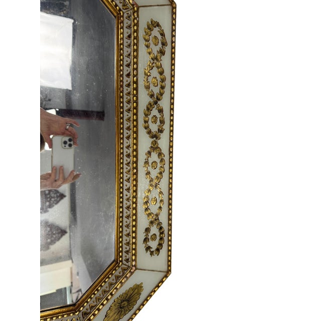Mid 20th Century 20th Century Italian Neoclassical Églomisé Mirror in White and Gold For Sale - Image 5 of 18