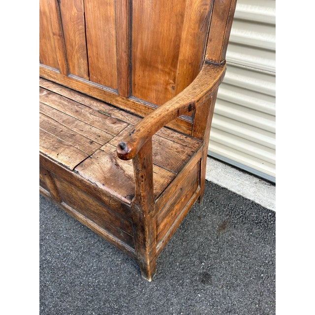 English Antique 18th Century English Pine Settle Bench With Storage Underneath For Sale - Image 3 of 10