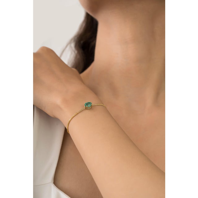 1.53ct Oval Prong Set Emerald Solitaire Chain Bracelet in 14k Yellow Gold For Sale In New York - Image 6 of 14