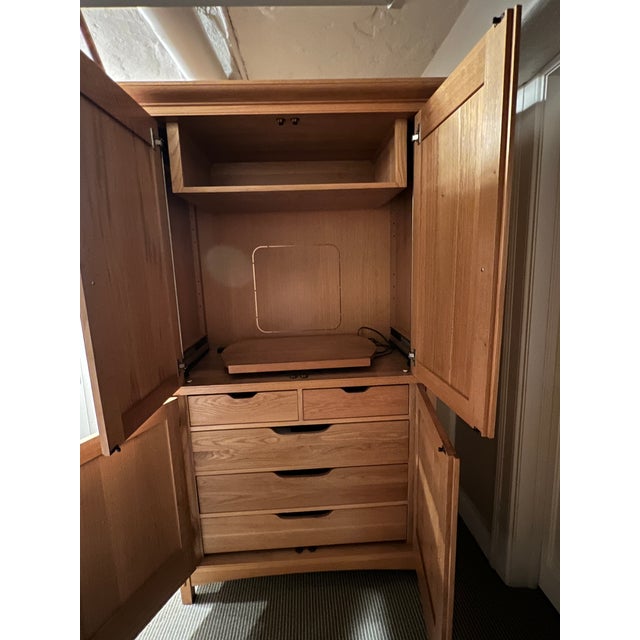 Arts & Crafts 1990s Stickley/Mission Oak Tv Armoire - Arts and Crafts Style For Sale - Image 3 of 7