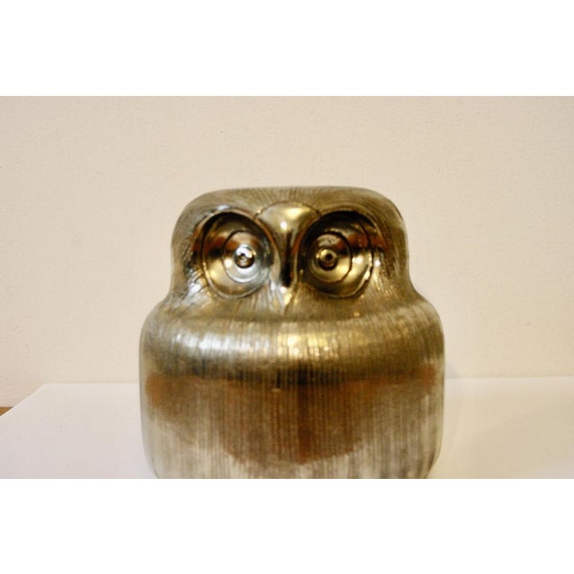 Its chrome-plated silver glaze makes it a rare piece of Aldo Londi ceramics and gives it a timeless sophistication in...