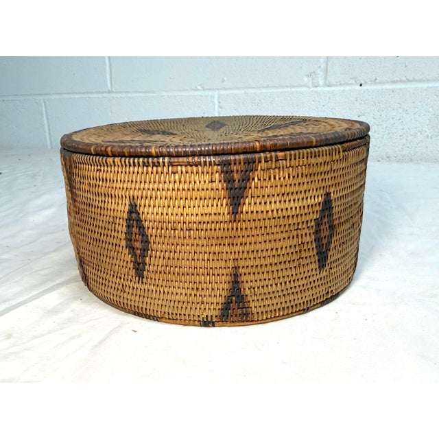 Antique 19th Century Native American Pima Hand Woven Wicker Lidded Basket Indian For Sale - Image 10 of 13